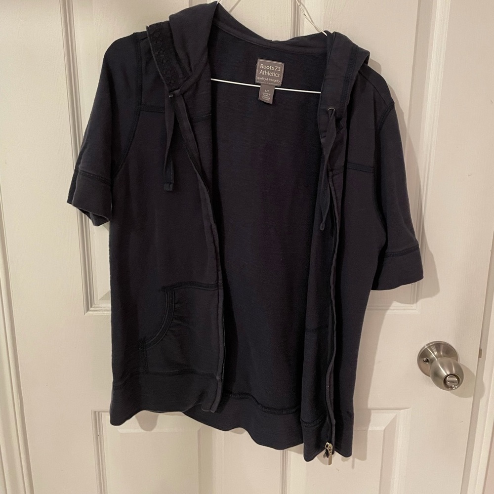 👚Roots Short Sleeve zip Hoodie